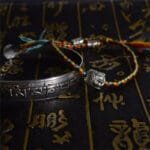 Bracelet Bouddhiste avec Amulette Mantra - Excellent Cadeau Ajustable