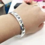 Bracelet Bouddhiste en Alliage D’étain avec Lettres Sanskrit Gravées