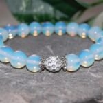 Bracelet en Pierre de Lune Bleu Brillant et Pierre Volcanique