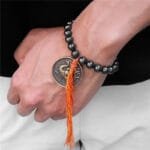 Bracelet Tibétain en Métal avec Nœuds Porte-bonheur en Matériaux Naturels