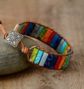 Magnifique Bracelet Tibétain en Cuir Multicolore fait à la Main 1 Magnifique Bracelet Tibétain en Cuir Multicolore fait à la Main